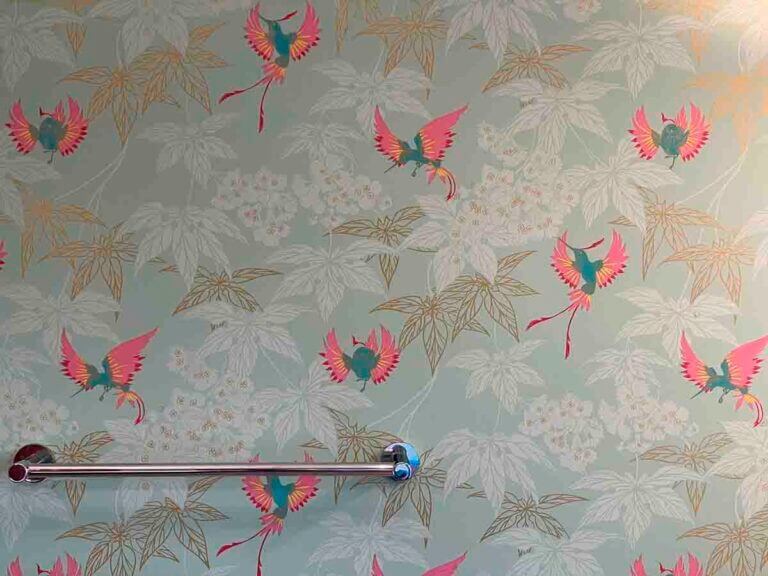 Paper wallpaper. Bathroom.