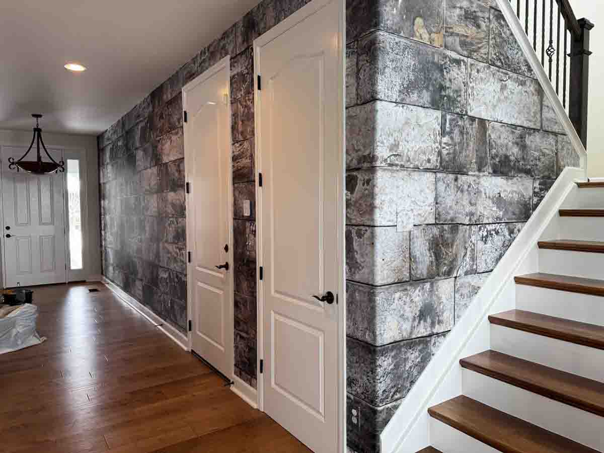 Non-woven wallpaper