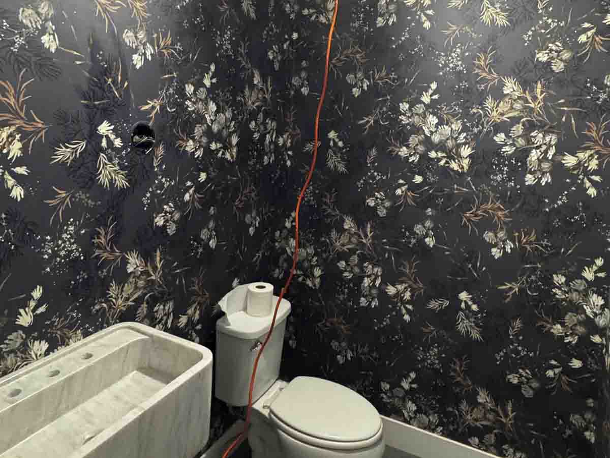 Non-woven wallpaper