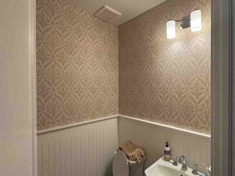 Non-woven wallpaper