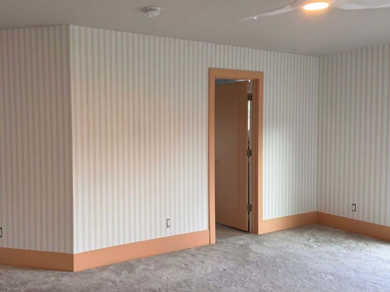Non-woven wallpaper